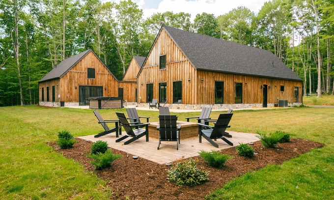 Oakland Casa | Spacious newly renovated home w/private hot tub, patio & firepit
