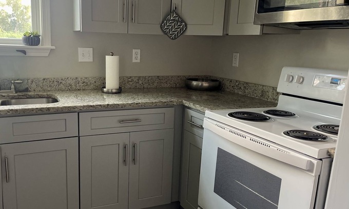 Kenner - Louis Armstrong International Airport Casa | Spacious Newly Renovated Townhome