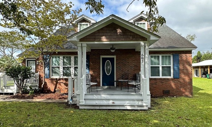 St. Marys Casa | SPACIOUS & NEWLY UPDATED 3 BR 2 BA cottage, walkable to St. Marys waterfront