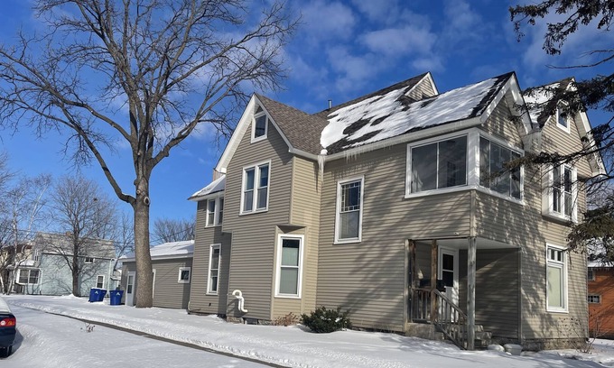 Midway Casa | SPACIOUS ONE BEDROOM IN HAMLINE-MIDWAY AREA