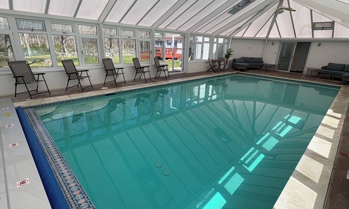 East Stroudsburg Casa | Spacious One-level House with Private Heated Indoor Pool for Family vacations