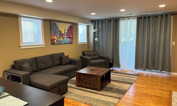 South Shore Condominio | Spacious, one-level condo next to Jackson Park