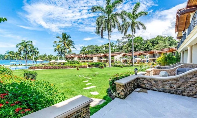 Playa Flamingo Condominio | The Palms Mansion: 4-Bed 6-Bath Beachfront Vacation Rental en Playa Flamingo