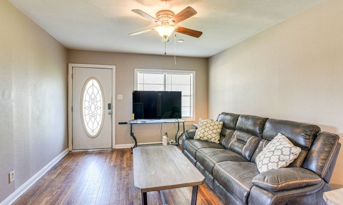 Orange Casa | Spacious Orange Rental ~ 3 Mi to Museums & Garden!