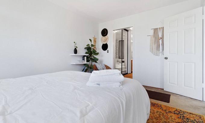 Davis Tract Condominio | Spacious Peaceful Bohemian