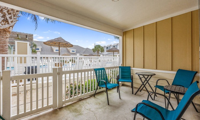 Corpus Christi Casa | Spacious Pet-Friendly Townhome with Heated Pool & Steps to the Beach