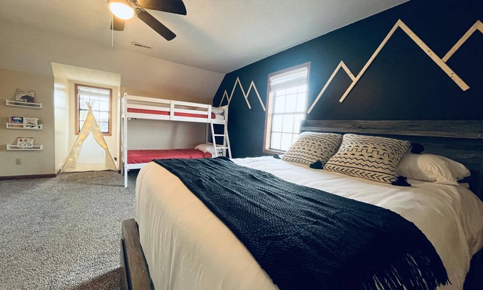 Sevierville Casa | EPIC Family Home w/ MtnViews-FirePit-PetFriendly