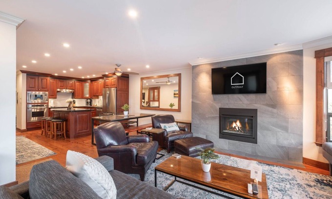 Blueberry Hill Condominio | Spacious | Pet friendly | Shared Hot Tub | BBQ