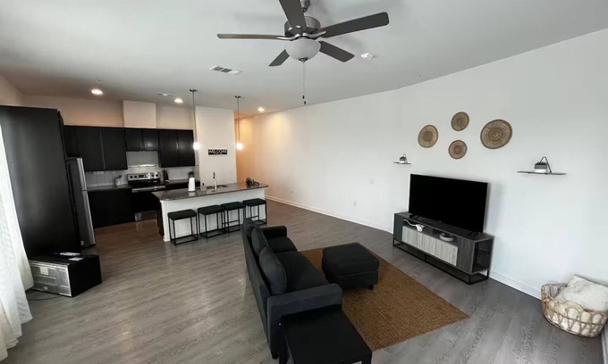 Leander Apartamento | Spacious Place to Work and Relax