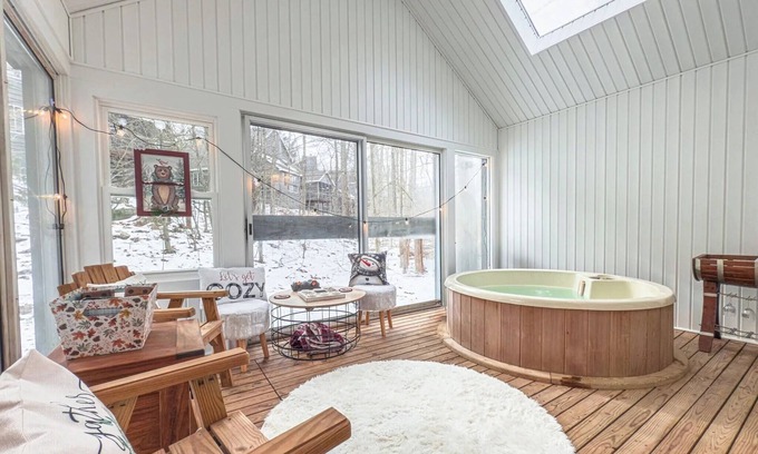 White Haven Casa | Spacious Home near Lake Harmony w/ Lake Club Access Included, Hot Tub, Grill