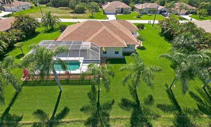 Long Meadow Casa | Spacious Pool and Expansive Canal Views #811