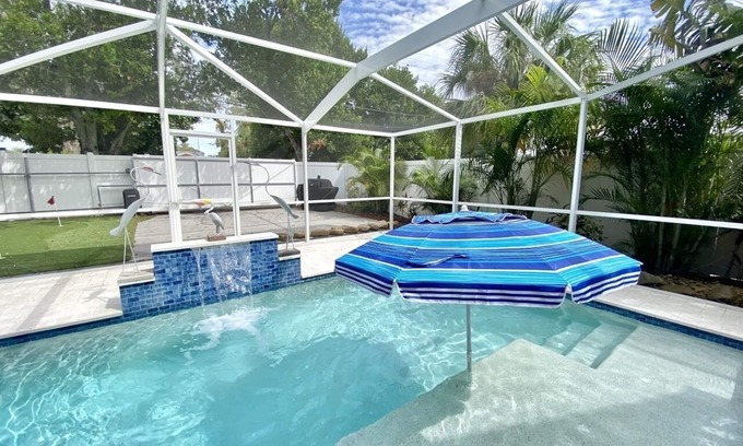 St. Petersburg - Clearwater Casa | Spacious Pool House w/ Mini Golf 5 min from the beach!
