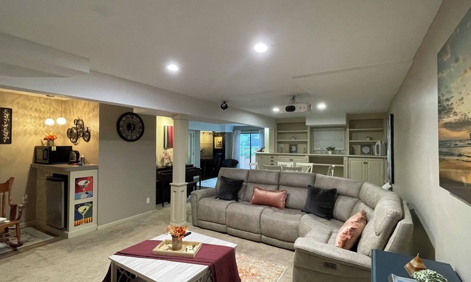 Olathe Casa | Spacious private 2-bedroom, 1 bath house in awesome Olathe with fitness room, AC