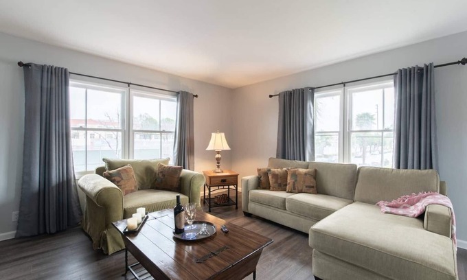 Eastside Apartamento | Spacious & Private, Centrally Located