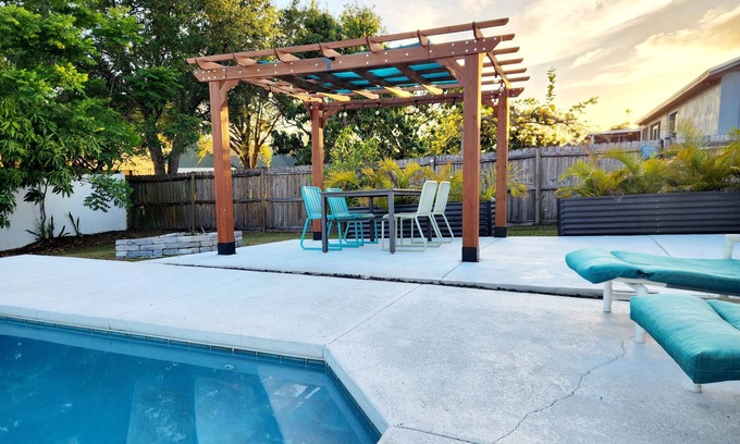 Lakeland Casa | Spacious Private Family Home with Pool