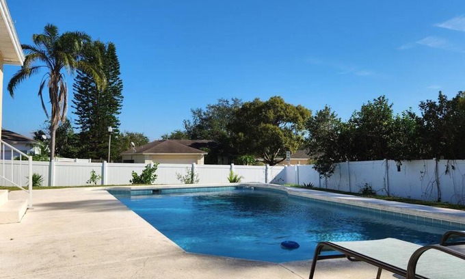 Lakeland Casa | Spacious Private Family Home with Inground pool
