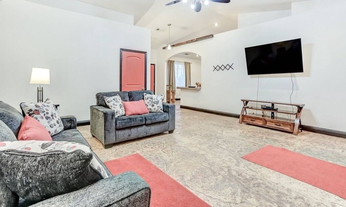 Bella Vista Casa | Spacious & Private Redding Getaway Near Downtown!