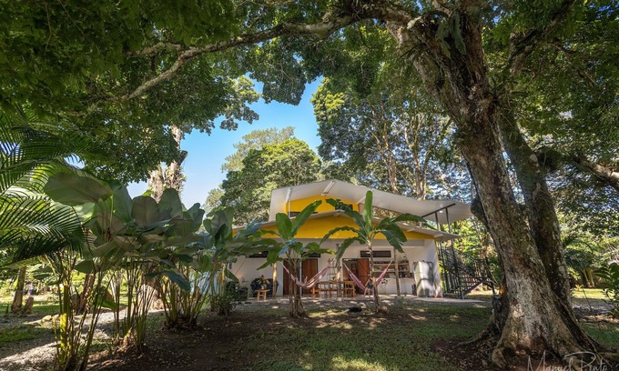 Puerto Viejo de Talamanca Villa | Amplia villa privada cerca de la playa - Piscina de agua salada - Para 9 pax