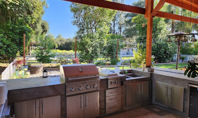 Santa Susana Otro | Spacious Ranch Retreat - Perfect for Nature Lovers