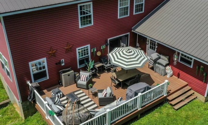 Ripley Casa | Spacious Retreat: Firepit, Back Deck, Modern Home