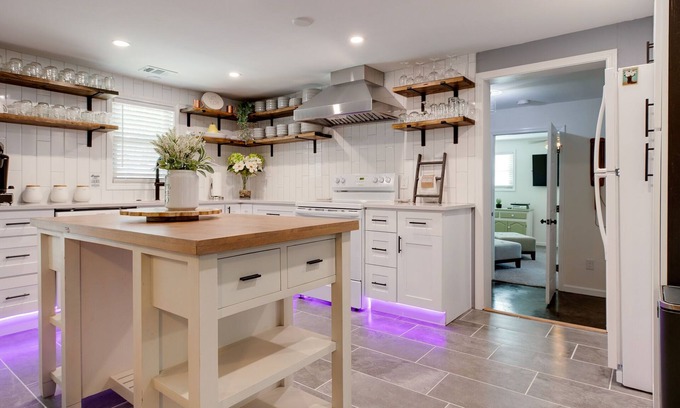 Fairview Casa | Spacious Retreat- Perfect for Families & Groups!
