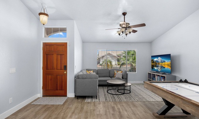 Pivotal Peoria Center Casa | Heated Pool w/ no extra fee - Spacious & Open - Near Sports Facilities