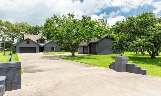Brazoria Casa | Spacious river house for Family & Friends to gather and have a great time!