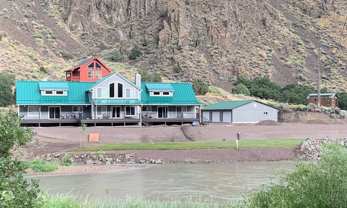 Marysvale Cabina | Spacious Riverfront Cabin in Beautiful Marysvale