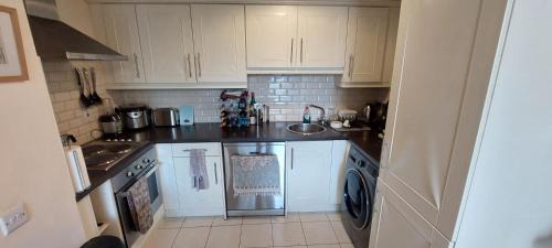 Inchicore Apartamento | Spacious Riverside 1Bd in Bustling Village