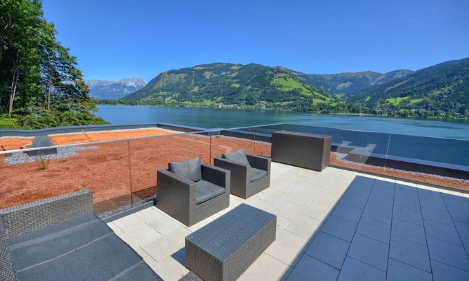 Zell am See Apartamento | Spacious roof-top terraces overlooking the Zeller lake