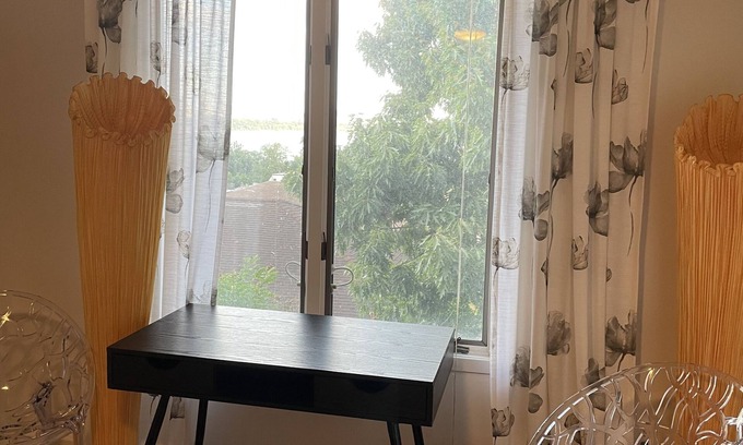 Fort Lee Casa | Spacious room for rent w/ pvt . bathroom and amazing NYC views in Edgewater NJ.