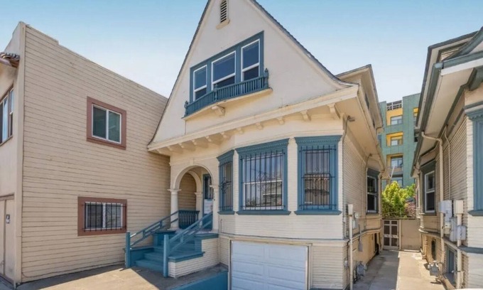Chinatown Casa | Spacious Room w/ Private Bath, Prime Location Near Lake Merritt BART & SF Access