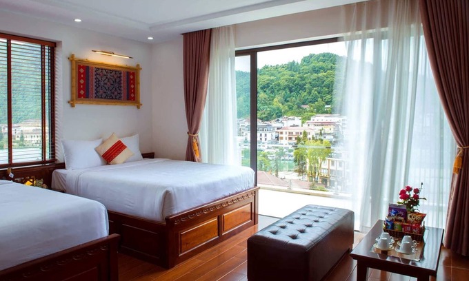 Sa Pa Hotel | Habitación amplia con 2 camas grandes y balcón grande en la ciudad de Sapa.