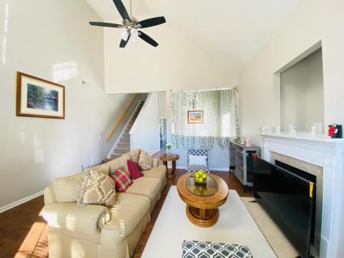 Southeast Raleigh Casa | Spacious room with Shared bathroom