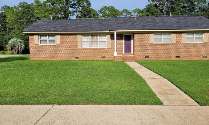 Albany Casa | SPACIOUS SAFE NURSE & LONG TERM STAY HOME CLOSE TO HOSPITAL MALL & RESTAURANTS!
