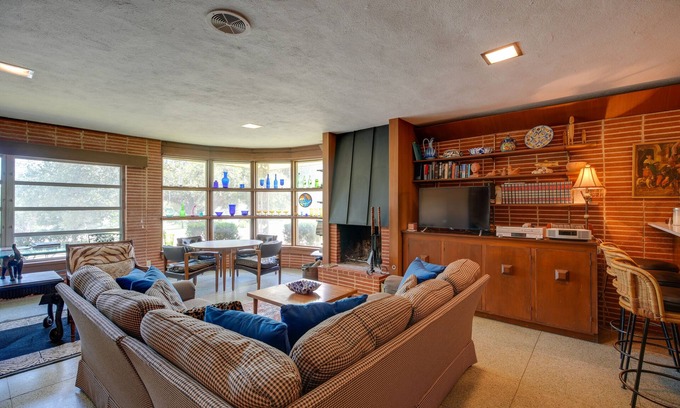 Bel Meade Casa | ¡NUEVO! Chic San Antonio Home w / 2 Patios- por el centro