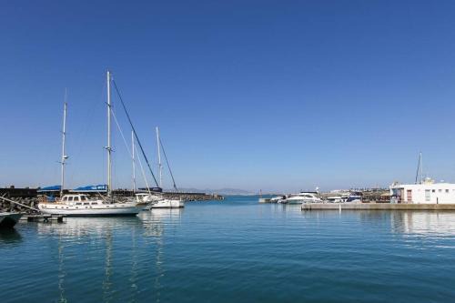 Mouille Point Apartamento | Spacious sea facing one bedroom apartment