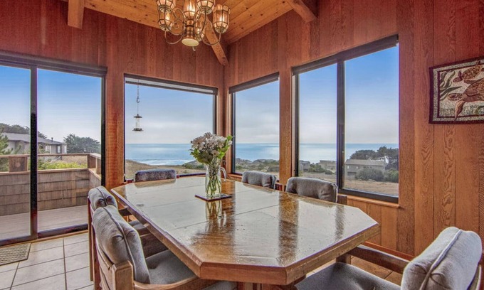 Sea Ranch Casa | Amplio Sea Ranch Home con excelentes vistas al mar