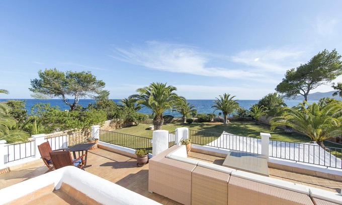 Santa Eulalia del Rio Villa | Gran villa hermosa con piscina en el paseo marítimo para 10 personas