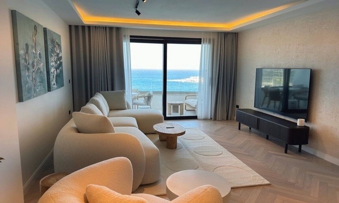 Il-Balluta Apartamento | Spacious Seafront Apartment | Panoramic Sea Views