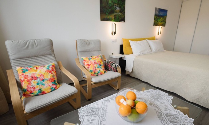 Lagoa Apartamento | Spacious Seaside apartment A - Faraway