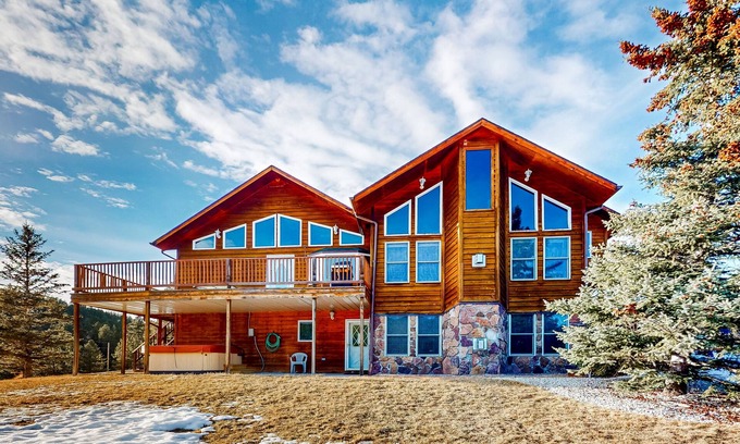 Lead Cabina | Spacious & secluded home with private hot tub, billiards, fireplaces, & deck