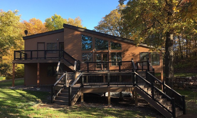 Lindstrom Casa | Spacious Secluded Lakehouse
