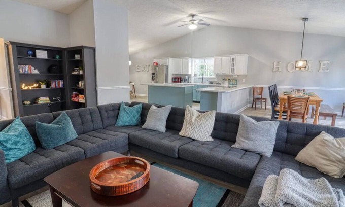Basye Casa | Spacious & Secluded Mountain Retreat by Bryce Resort: Ski, Mtn Bike, Game room