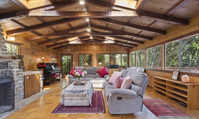 Tamalpais-Homestead Valley Casa | Spacious Serene Sanctuary-Minutes to SF / Muir Woods