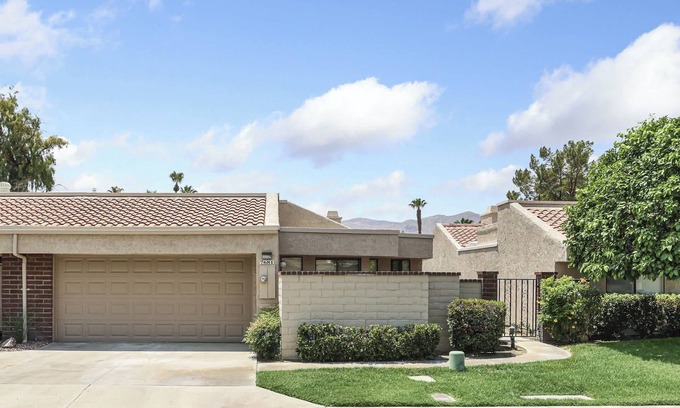Palm Springs Condominio | Spacious Single-Story Condo with Golf Course Views