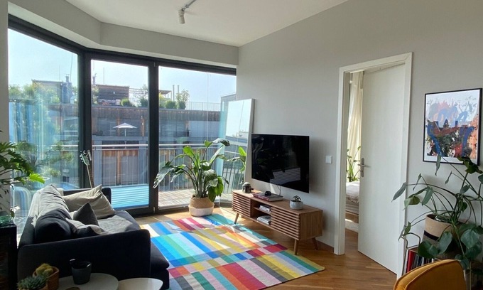 Mitte Apartamento | Spacious smart-home apartment with wrap around terrace in Central Berlin