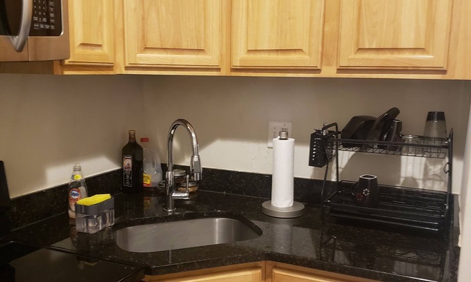 Gaithersburg Apartamento | Spacious Snazzy Private Apartment