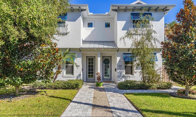 Historic Hyde Park North Casa | Spacious SoHo Sanctuary - 4 bedroom TH near Bayshore, Berns & the Epicurian