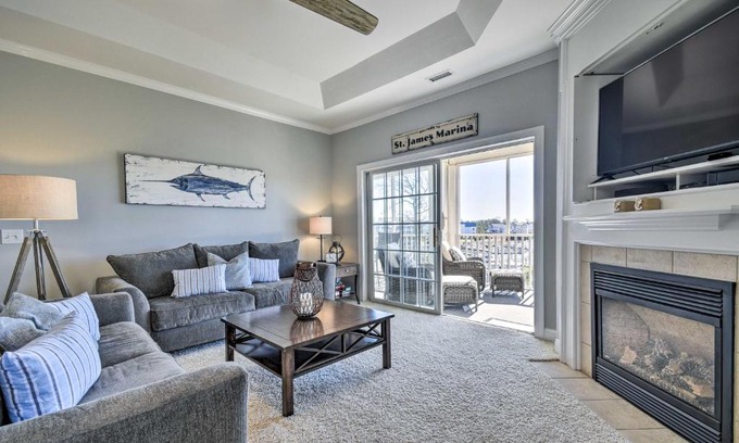 St. James Apartamento | Spacious Southport Condo with Balcony!